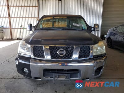 Piąte zdjęcie samochodu w środku: 2004 NISSAN TITAN XE VIN:1N6AA07A84N521828 - miniatura
