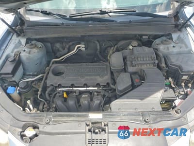 Zdjęcie 11 z 12 samochodu: 2010 HYUNDAI SANTA FE GLS VIN:5NMSG3AB9AH395884 - miniatura