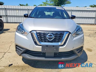 Piąte zdjęcie samochodu w środku: 2020 NISSAN KICKS S VIN:3N1CP5BVXLL506380 - miniatura