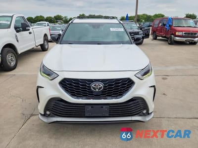 Piąte zdjęcie samochodu w środku: 2021 TOYOTA HIGHLANDER XSE VIN:5TDLZRAH1MS065440 - miniatura