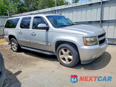 Czwarte zdjęcie samochodu z boku: 2011 CHEVROLET SUBURBAN C1500 LS VIN:1GNSCHE02BR147983 - miniatura