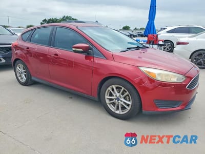 Czwarte zdjęcie samochodu z boku: 2015 FORD FOCUS SE VIN:1FADP3K20FL261039 - miniatura