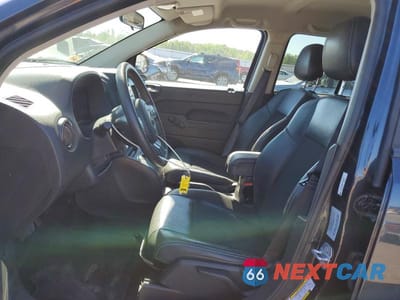 Zdjęcie 7 z 13 samochodu: 2015 JEEP COMPASS SPORT VIN:1C4NJCBA4FD210970 - miniatura