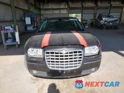 Piąte zdjęcie samochodu w środku: 2010 CHRYSLER 300 TOURING VIN:2C3CA5CV3AH195740 - miniatura
