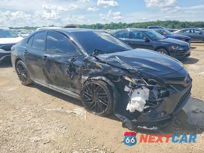 Czwarte zdjęcie samochodu z boku: 2018 TOYOTA CAMRY SE VIN:4T1B11HK5JU053817 - miniatura
