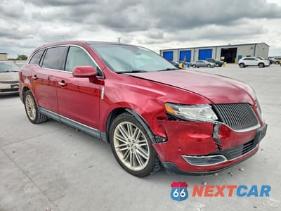 Czwarte zdjęcie samochodu z boku: 2015 LINCOLN MKT VIN:2LMHJ5AT2FBL04573 - miniatura