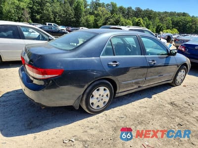 Trzecie zdjęcie samochodu z tyłu: 2004 HONDA ACCORD LX VIN:1HGCM56384A025942 - miniatura