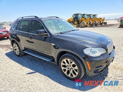 Czwarte zdjęcie samochodu z boku: 2013 BMW X5 XDRIVE35I VIN:5UXZV4C53D0E04005 - miniatura