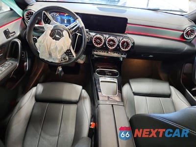 Zdjęcie 8 z 13 samochodu: 2025 MERCEDES-BENZ CLA 250 4MATIC VIN:W1K5J4HB3SN519345 - miniatura