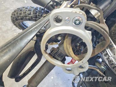 Zdjęcie 7 z 9 samochodu: 2009 TRIUMPH MOTORCYCLE SCRAMBLER VIN:SMT925RN29T382848 - miniatura