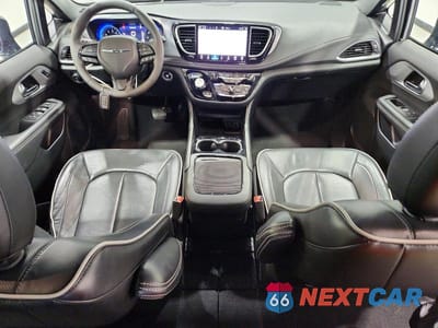 Zdjęcie 8 z 13 samochodu: 2025 CHRYSLER PACIFICA LIMITED VIN:2C4RC1GG2SR535122 - miniatura
