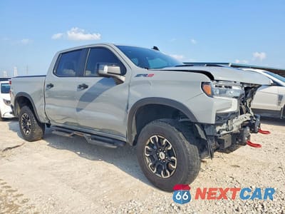 Czwarte zdjęcie samochodu z boku: 2025 CHEVROLET SILVERADO K1500 ZR2 VIN:3GCUKHE80SG126950 - miniatura