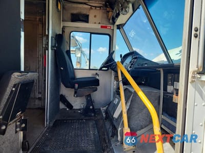 Zdjęcie 7 z 13 samochodu: 2003 FORD E350 DELIVERY TRUCK VIN:1FCKE39L93HB32964 - miniatura