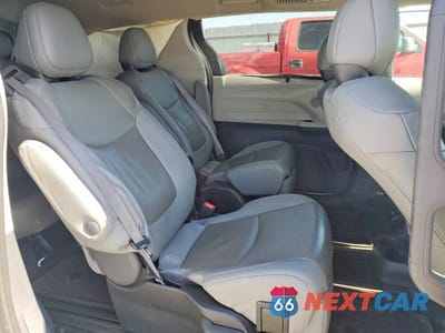 Zdjęcie 11 z 13 samochodu: 2023 TOYOTA SIENNA LIMITED 7-PASSENGER VIN:5TDZRKEC9PS157450 - miniatura