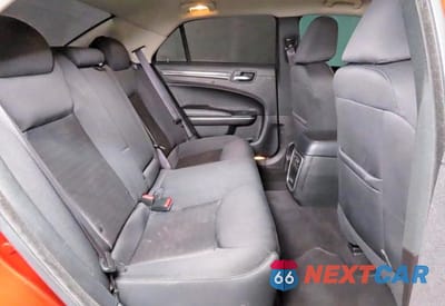 Zdjęcie 6 z 10 samochodu: 2021 CHRYSLER 300 TOURING VIN:2C3CCAAGXMH609365 - miniatura