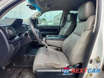 Zdjęcie 7 z 12 samochodu: 2017 TOYOTA TUNDRA SR VIN:5TFRM5F1XHX117550 - miniatura