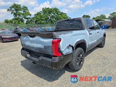 Czwarte zdjęcie samochodu z boku: 2024 TOYOTA TUNDRA LIMITED VIN:5TFWA5DB6RX158699 - miniatura