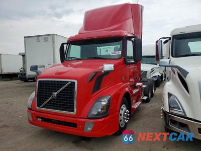Drugie zdjęcie samochodu z przodu: 2018 VOLVO VN VNL VIN:4V4NC9EG7JN996980 - miniatura