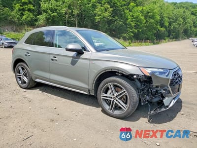 Czwarte zdjęcie samochodu z boku: 2023 AUDI Q5 E PREMIUM PLUS 55 VIN:WA1E2AFYXP2111442 - miniatura