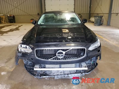 Piąte zdjęcie samochodu w środku: 2018 VOLVO S90 T5 MOMENTUM VIN:LVY982MK4JP036184 - miniatura
