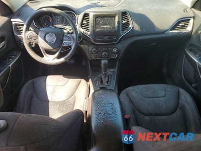 Zdjęcie 8 z 12 samochodu: 2019 JEEP CHEROKEE LATITUDE VIN:1C4PJLCB7KD488241 - miniatura