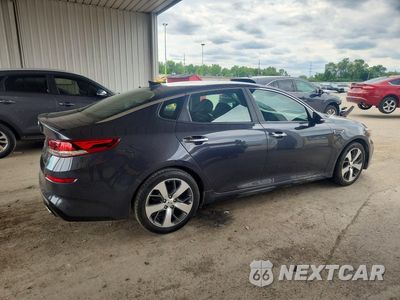 Trzecie zdjęcie samochodu z tyłu: 2019 KIA OPTIMA S VIN:5XXGT4L38KG317335 - miniatura