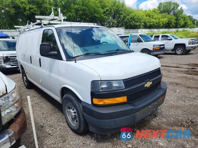 Czwarte zdjęcie samochodu z boku: 2018 CHEVROLET EXPRESS G3500 VIN:1GCZGGFG5J1251138 - miniatura