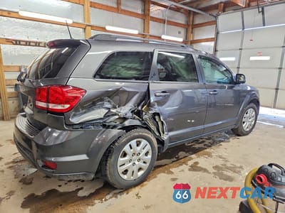 Trzecie zdjęcie samochodu z tyłu: 2019 DODGE JOURNEY SE VIN:3C4PDCBB6KT758806 - miniatura