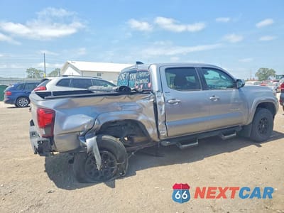 Trzecie zdjęcie samochodu z tyłu: 2021 TOYOTA TACOMA SR5 V6 VIN:3TMCZ5AN3MM399242 - miniatura