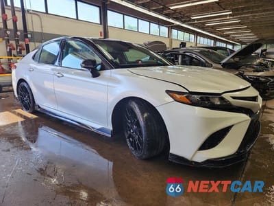 Czwarte zdjęcie samochodu z boku: 2021 TOYOTA CAMRY TRD VIN:4T1KZ1AK8MU048764 - miniatura