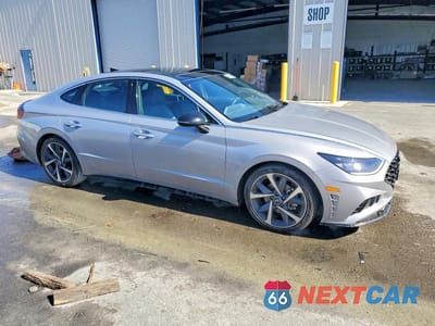 Czwarte zdjęcie samochodu z boku: 2023 HYUNDAI SONATA SEL PLUS VIN:KMHL44J23PA280215 - miniatura
