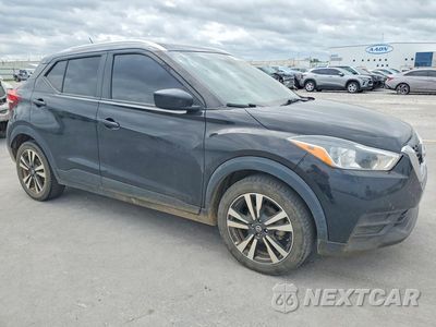Czwarte zdjęcie samochodu z boku: 2020 NISSAN KICKS SV VIN:3N1CP5CV6LL527905 - miniatura
