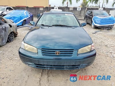 Piąte zdjęcie samochodu w środku: 1998 TOYOTA CAMRY LE VIN:4T1BG22K9WU210415 - miniatura