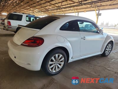 Trzecie zdjęcie samochodu z tyłu: 2017 VOLKSWAGEN BEETLE 1.8T VIN:3VWF17AT6HM629745 - miniatura