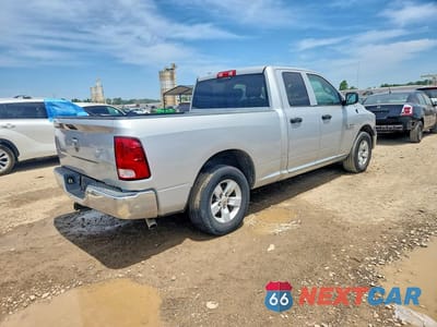 Trzecie zdjęcie samochodu z tyłu: 2018 RAM 1500 ST VIN:1C6RR6FG3JS207998 - miniatura