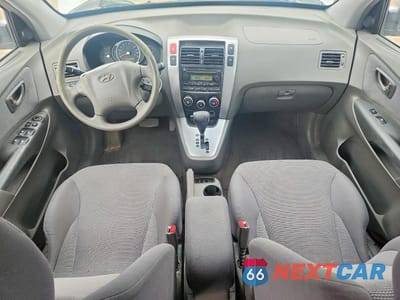 Zdjęcie 8 z 12 samochodu: 2006 HYUNDAI TUCSON GL VIN:KM8JM72D76U399391 - miniatura