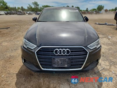 Piąte zdjęcie samochodu w środku: 2017 AUDI A3 PREMIUM VIN:WAUAUGFFXH1055197 - miniatura