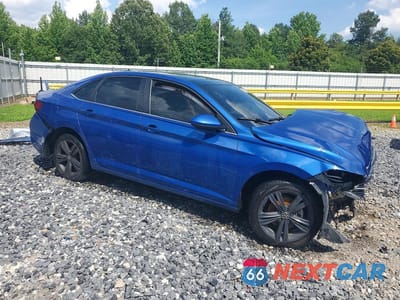 Czwarte zdjęcie samochodu z boku: 2023 VOLKSWAGEN JETTA SE VIN:3VW7M7BU2PM010772 - miniatura
