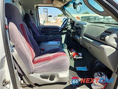Piąte zdjęcie samochodu w środku: 2006 FORD F550 SUPER DUTY VIN:1FDAF56P56EB62248 - miniatura