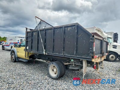 Trzecie zdjęcie samochodu z tyłu: 2011 FORD F550 SUPER DUTY DUMP TRUCK VIN:1FDUF5GT1BEC38034 - miniatura