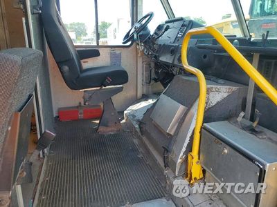 Zdjęcie 7 z 12 samochodu: 2000 FORD F-59 VIN:1FCJE39L4YHA52569 - miniatura