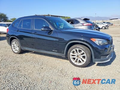 Czwarte zdjęcie samochodu z boku: 2015 BMW X1 XDRIVE28I VIN:WBAVL1C51FVY37360 - miniatura