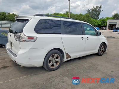 Trzecie zdjęcie samochodu z tyłu: 2015 TOYOTA SIENNA LE VIN:5TDKK3DCXFS560235 - miniatura