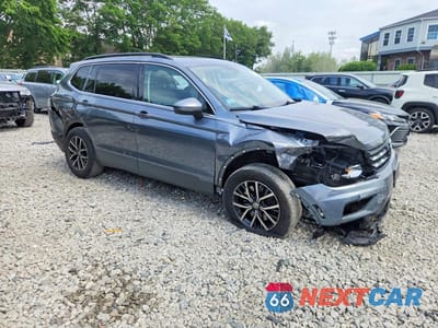 Czwarte zdjęcie samochodu z boku: 2019 VOLKSWAGEN TIGUAN SE VIN:3VV2B7AX3KM077860 - miniatura