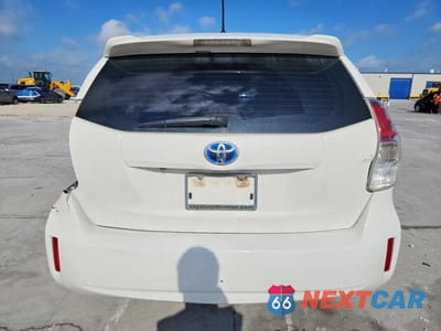 Zdjęcie 6 z 13 samochodu: 2016 TOYOTA PRIUS V TWO VIN:JTDZN3EU2GJ044124 - miniatura