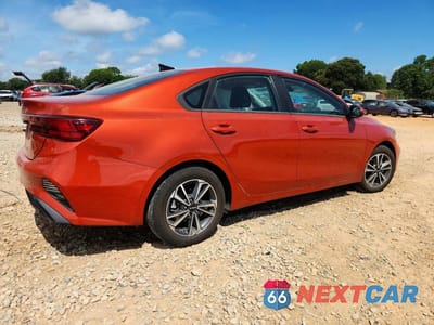 Trzecie zdjęcie samochodu z tyłu: 2023 KIA FORTE LXS VIN:3KPF24ADXPE509463 - miniatura