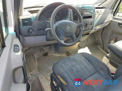 Zdjęcie 8 z 13 samochodu: 2012 MERCEDES-BENZ SPRINTER 2500 DELIVERY VAN VIN:WD3PE7CCXC5628048 - miniatura
