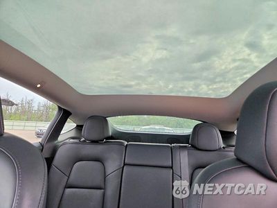 Zdjęcie 10 z 13 samochodu: 2023 TESLA MODEL Y VIN:7SAYGDEE0PA181199 - miniatura