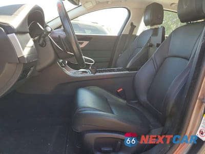 Zdjęcie 7 z 12 samochodu: 2017 JAGUAR XF PREMIUM VIN:SAJBD4BV4HCY32658 - miniatura