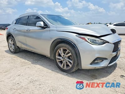 Czwarte zdjęcie samochodu z boku: 2017 INFINITI QX30 PREMIUM VIN:SJKCH5CP5HA027550 - miniatura
